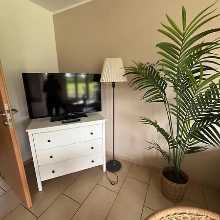 Ferienbungalow Boddenperle, Ruhig Im Wald Gelegen, Hund Апартаменты
